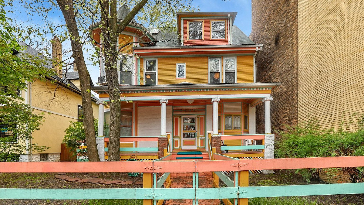 Rogers Park’s Candyland House On HGTV’s ‘Ugliest House In America’ - Block Club Chicago image