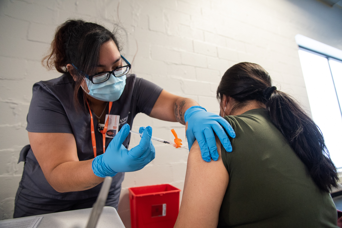 Chicagoans Encouraged To Get Flu, COVID Shots As Health Department Breaks With Feds