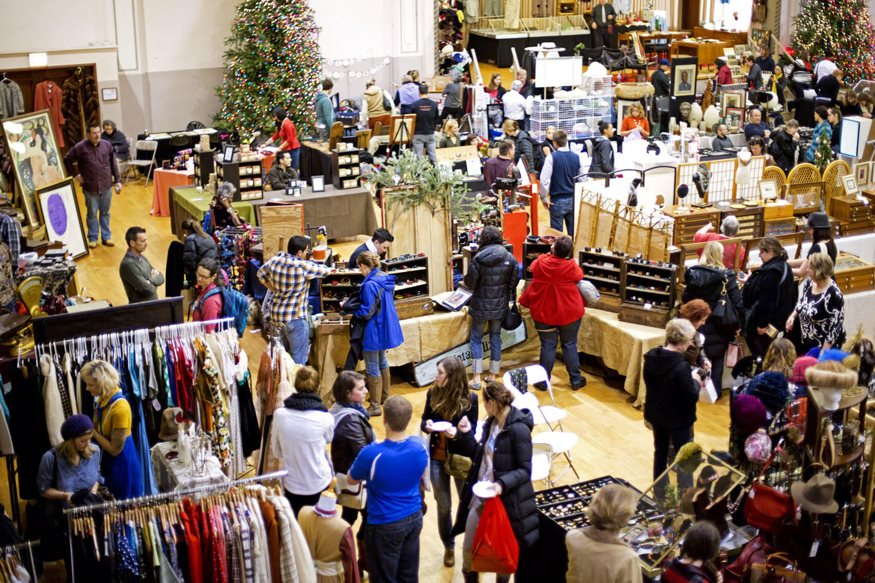 21 Things To Do In Chicago This Weekend: Cocoa Crawl, Vintage Book Sale, Many Holiday Markets