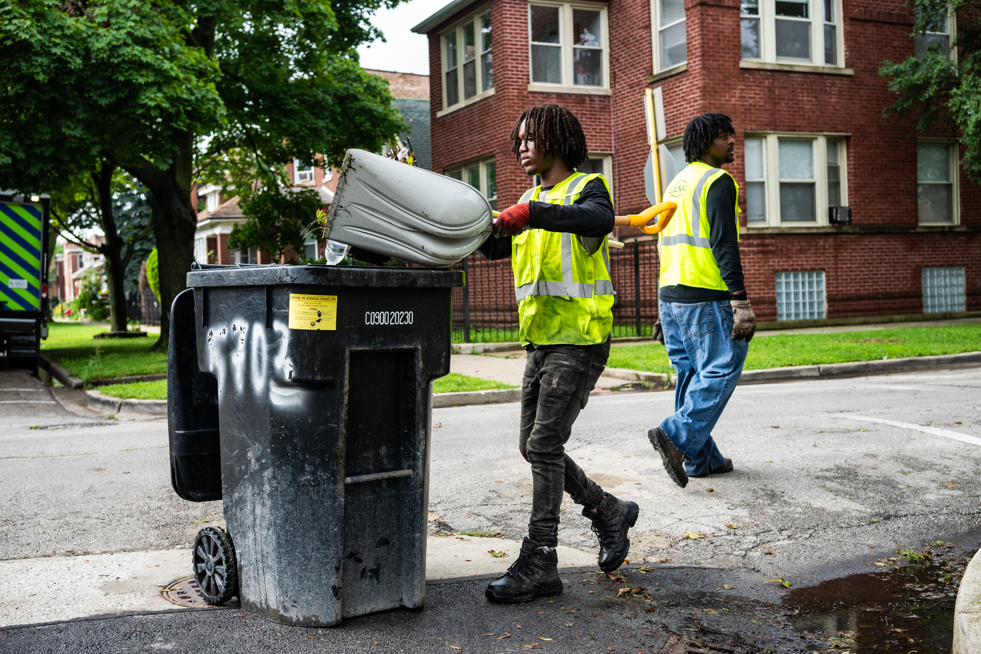 City's 'Keep Chicago Clean' Campaign Encourages Neighbors To Pick Up Litter This Summer