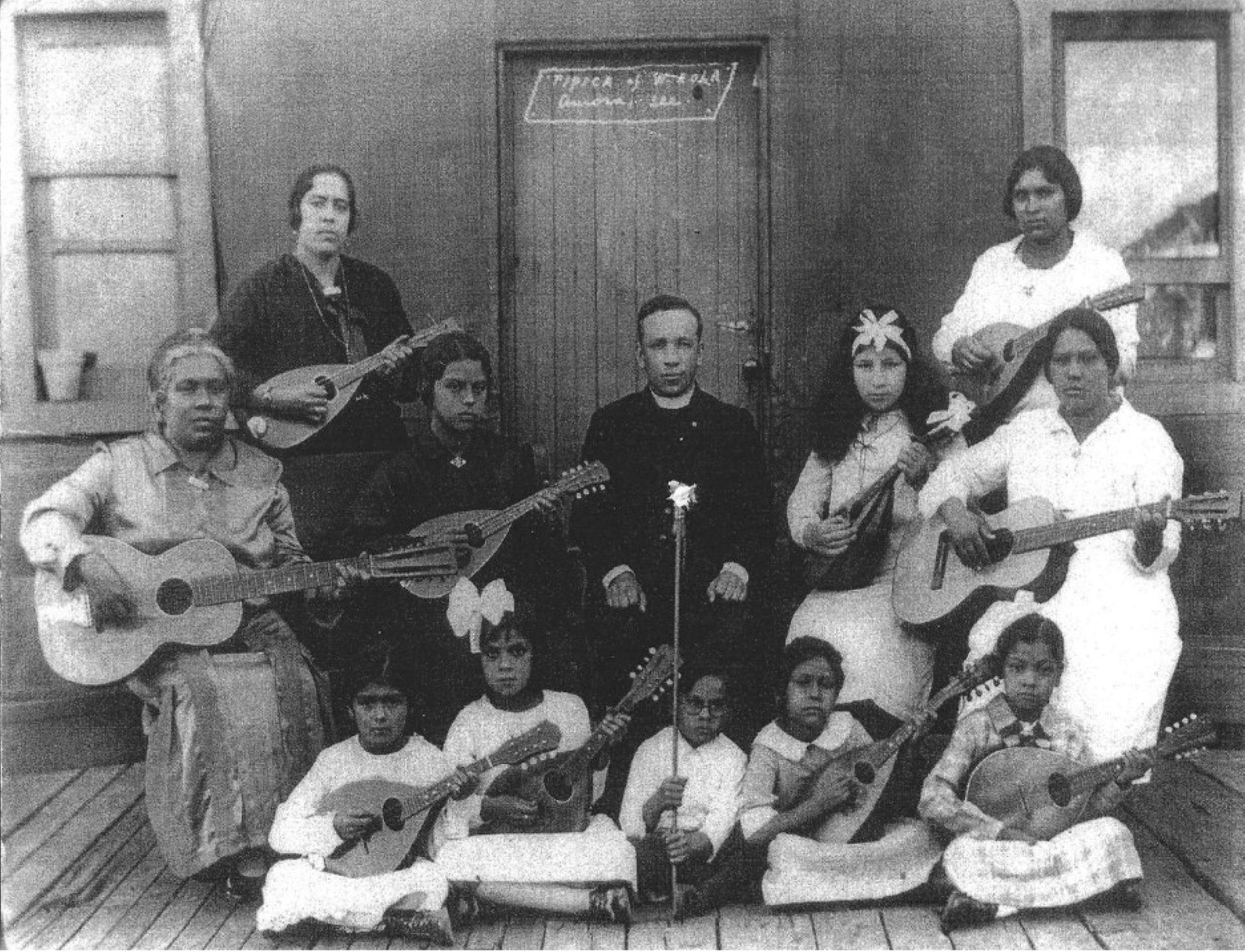 New Museum Of Mexican Art Exhibit Explores How Mexican Railworkers Put Chicago On The Map