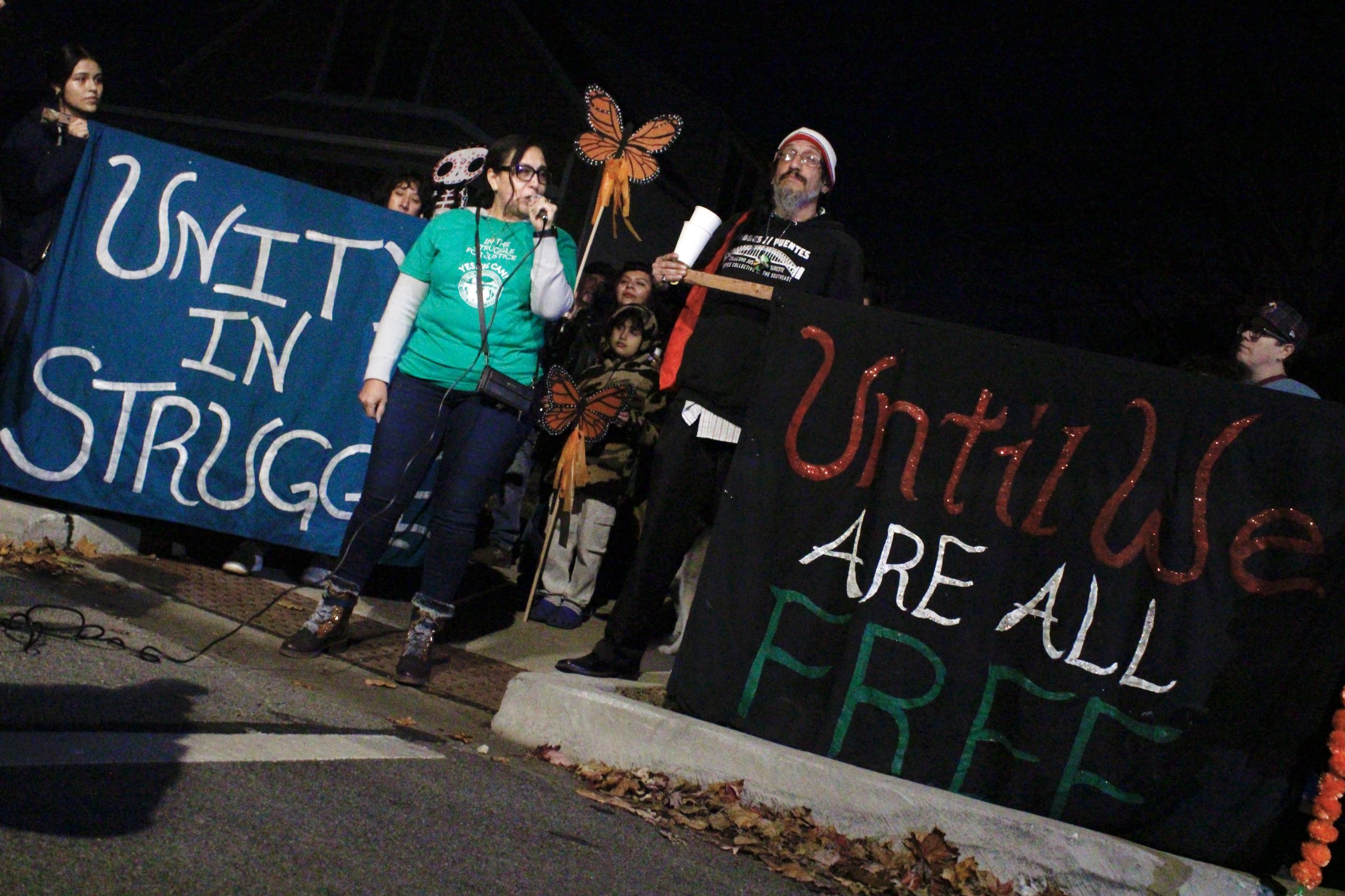 How Residents In Chicago And LA Are Building Multiracial Solidarity Against ICE