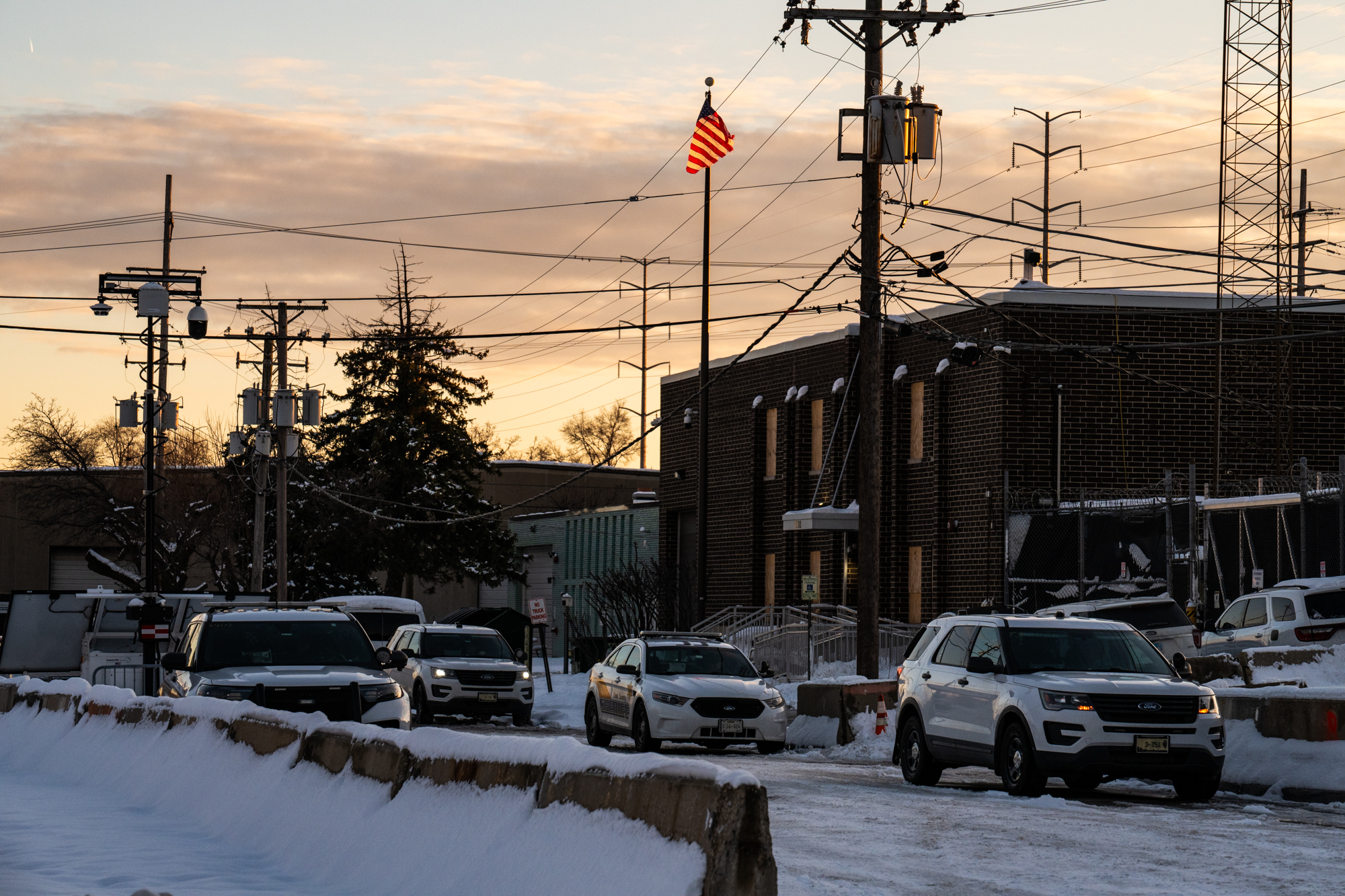 Illinois Congressional Delegation Flags Concerns Over Broadview ICE Center’s Conditions After Tour