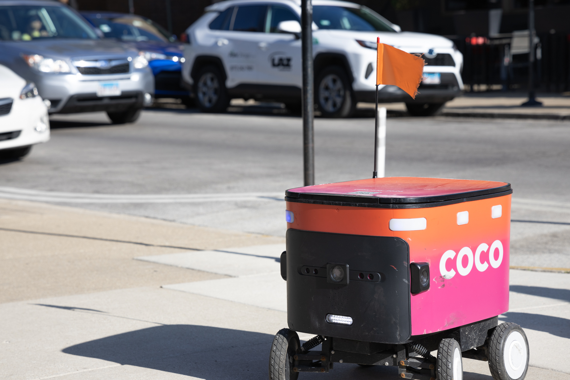Delivery Robots Swarm Lincoln Park Sidewalk In Viral Video As Pushback Grows - Block Club Chicago