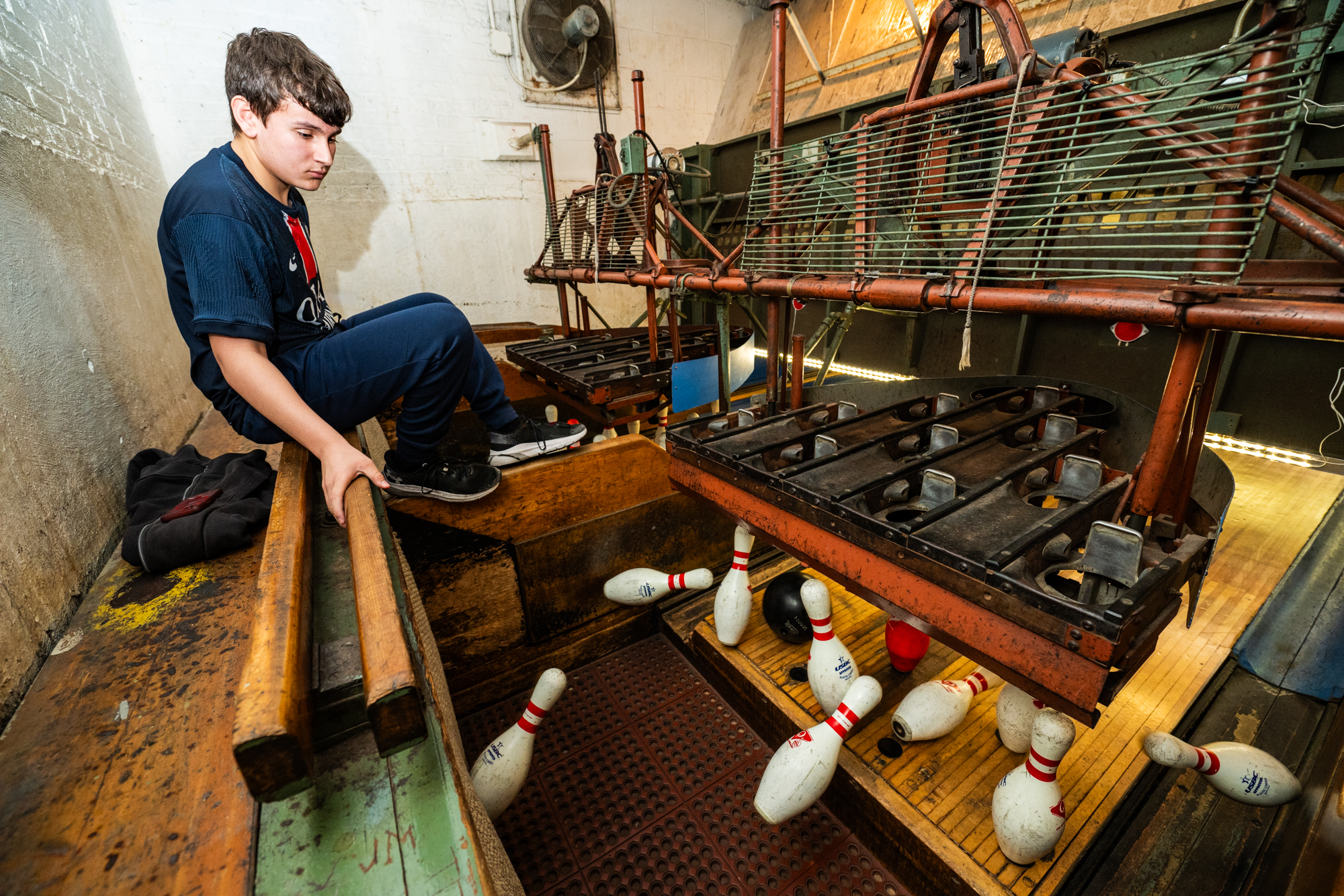 Chicago's Oldest Bowling Alley Is In The Basement Of A Northwest Side Catholic School