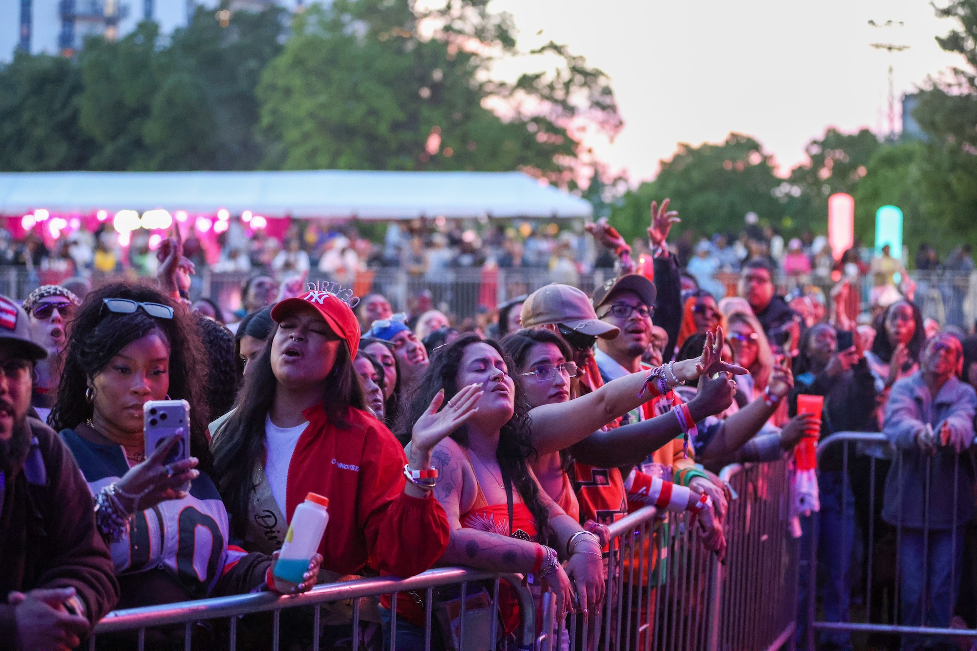 Forever Mine Fest Brings Y2K Nostalgia, Chicago DJs And R&B Legends To Union Park Debut