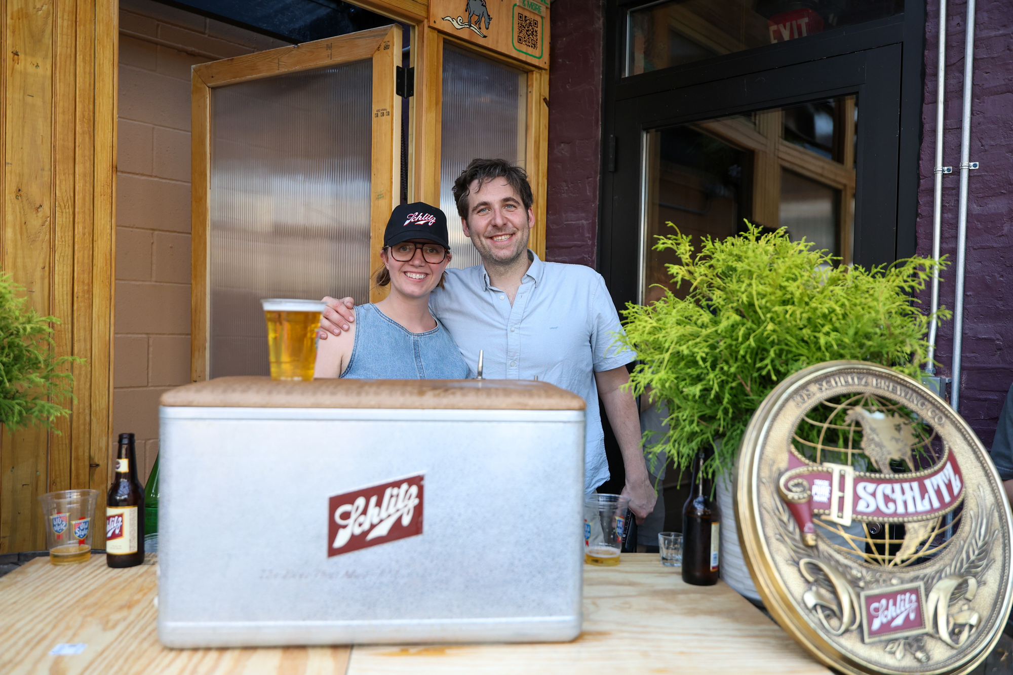 Chicago Toasts To Schlitz As Bars Serve Up Their Last Kegs Of The Truly Midwestern Beer