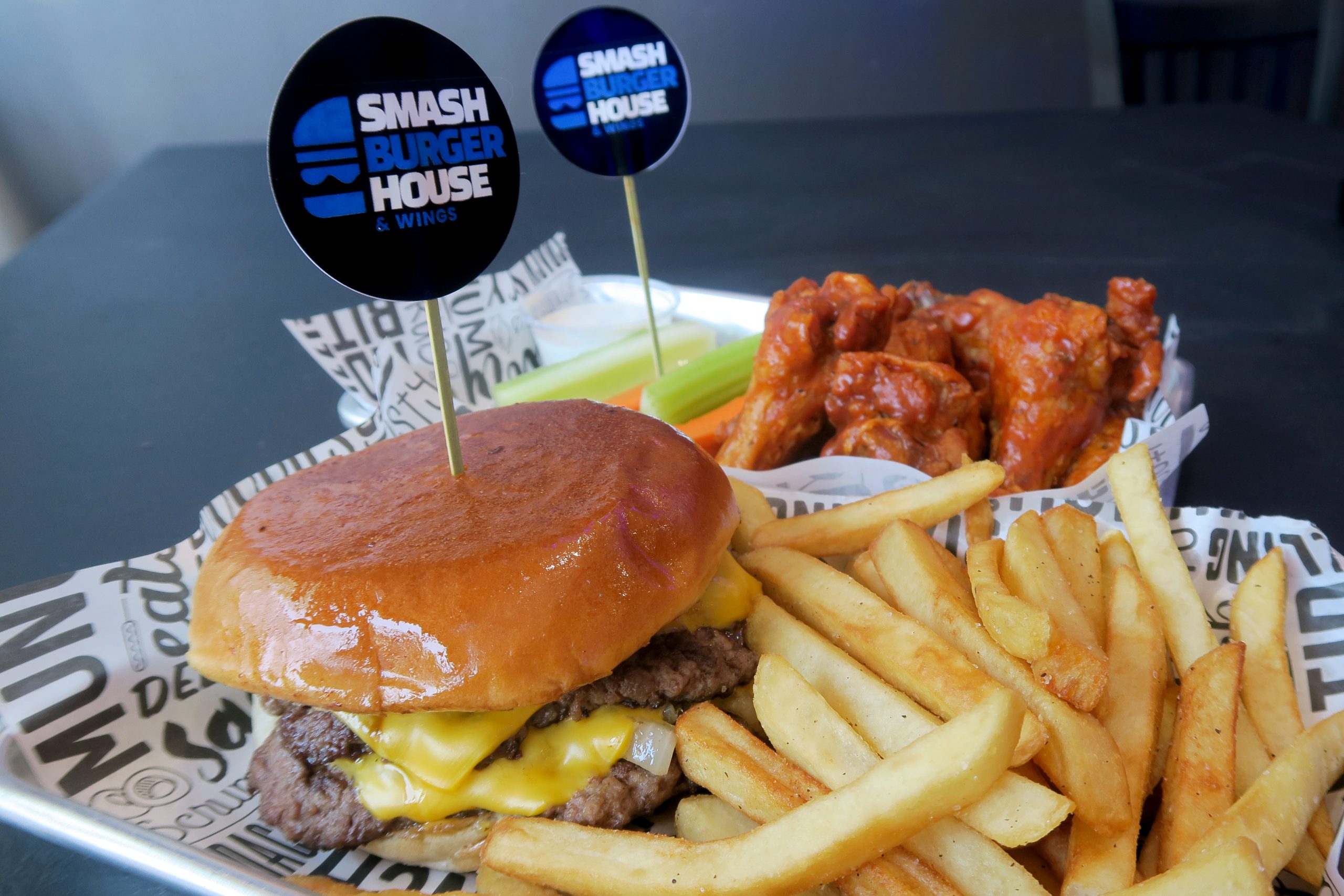 Smashburger House & Wings Takes Over Former Taquizas Valdez In Irving Park