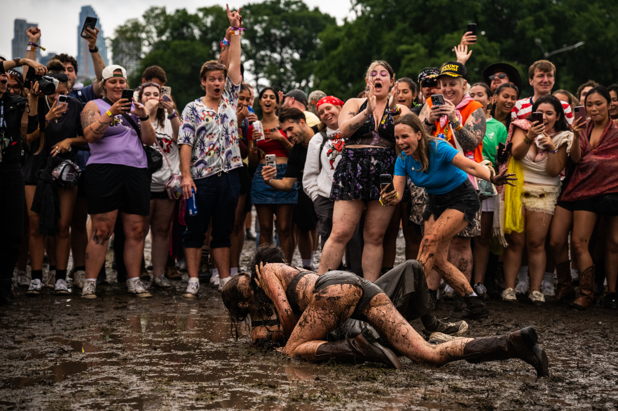 This Week In Photos: A Muddy Lollapalooza, Giannoulias Joins Mayor's Race And More