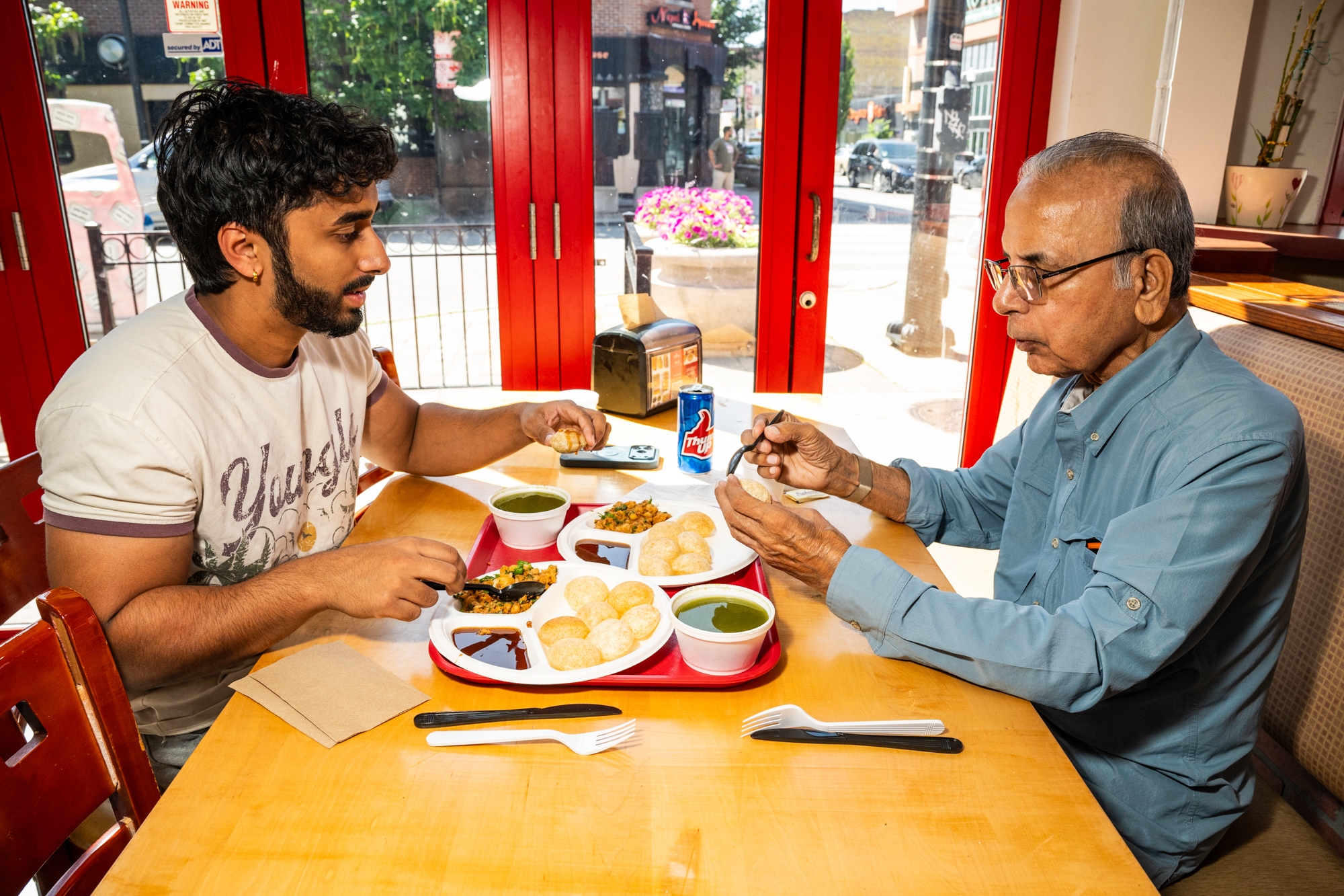 Your Guide To Devon Avenue, Chicago's ‘Little India'