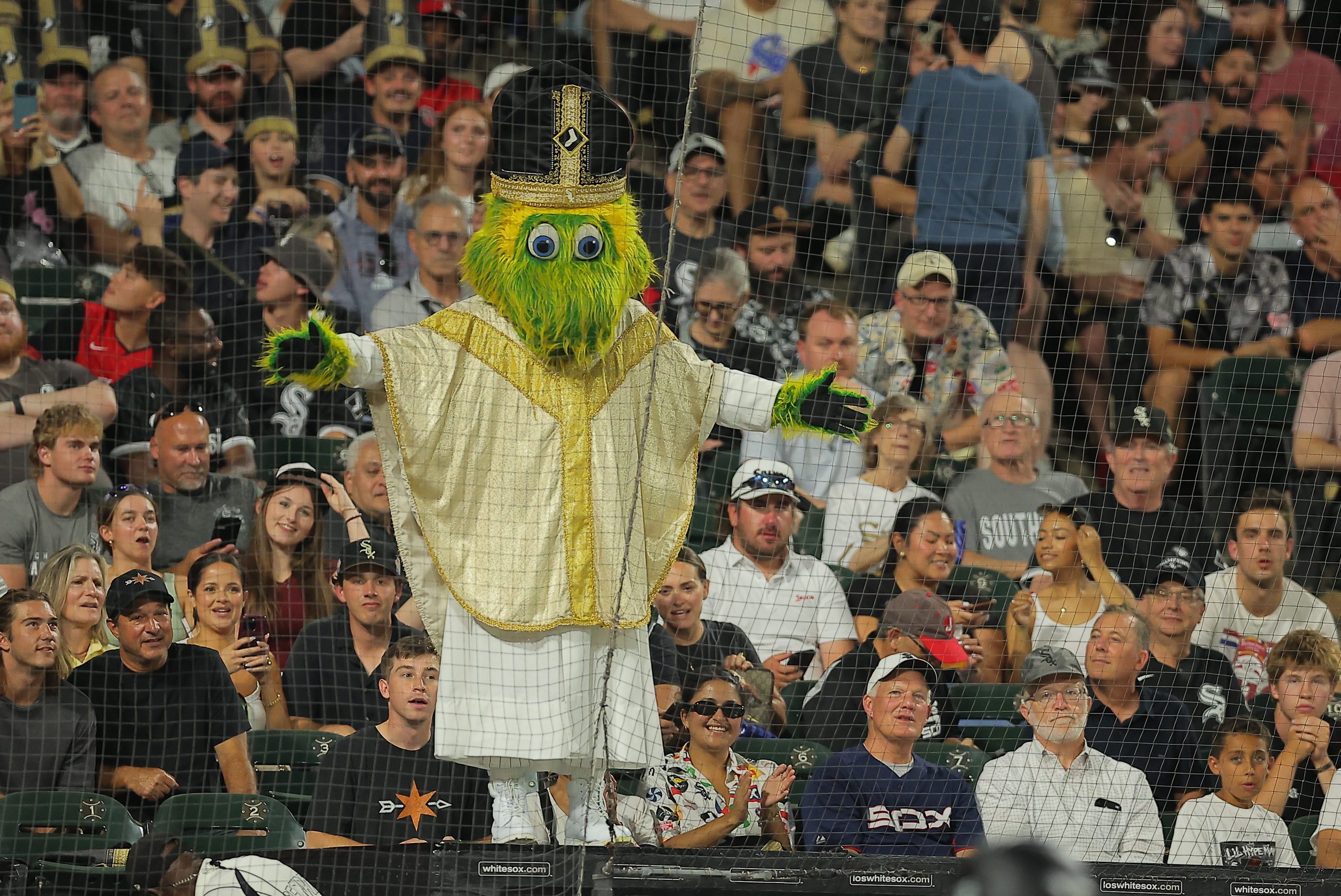 White Sox 'Pope Hat' Night Features Sign Of Peace — And Some Notable Chicago Catholics - Block Club Chicago