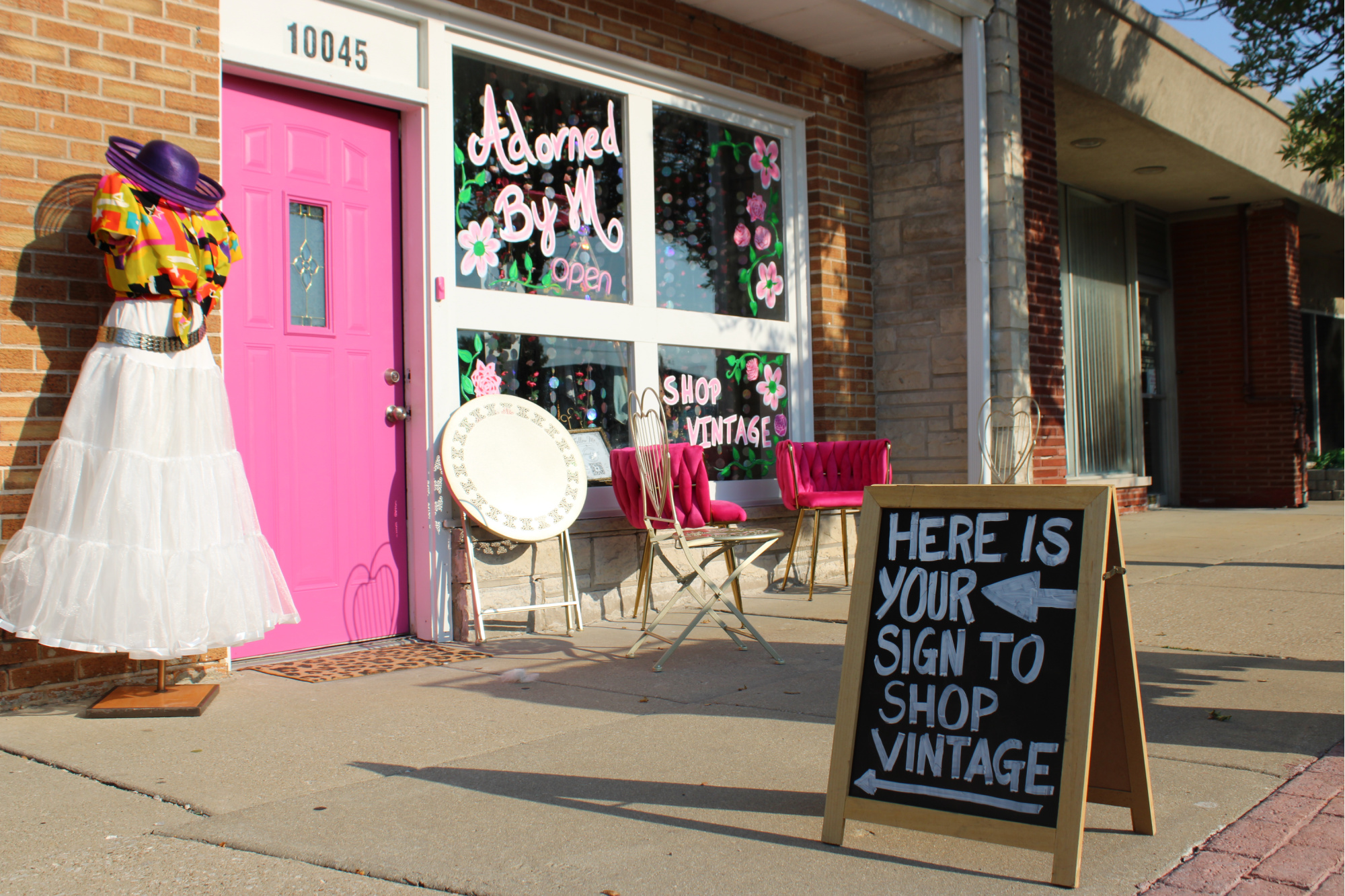 Adorned By M, CPS Teacher's Pop-Up Vintage Boutique, Opens In Beverly