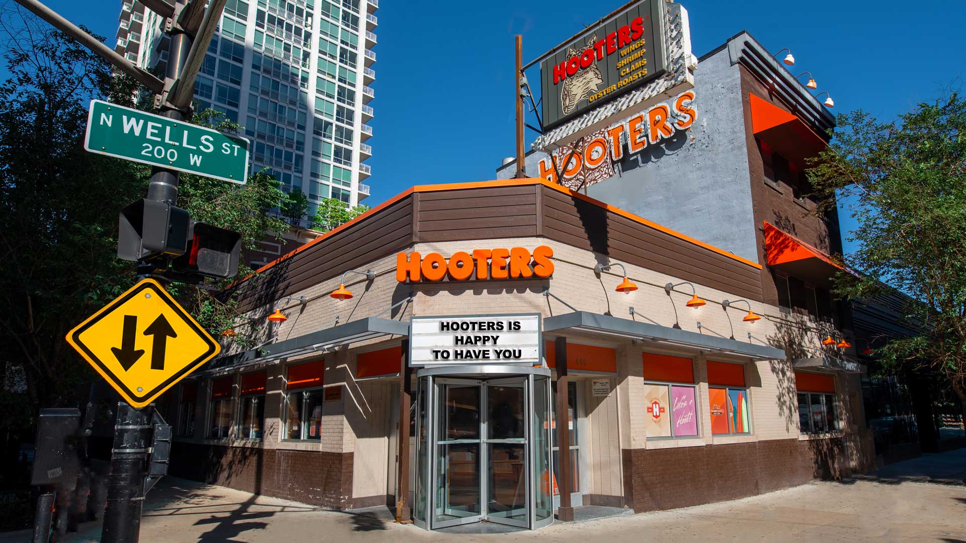 Hooters Restaurant In River North Closes After 35 Years